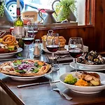 Foley's & Self Catering Homes 3*