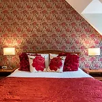 Guest house Foley's & Self Catering Homes 3*