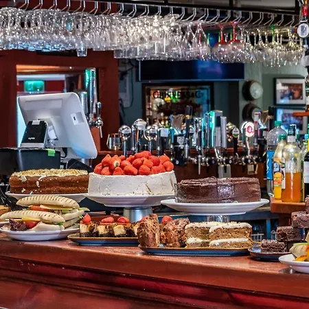 Foley's & Self Catering Homes Гостевой дом Кенмар