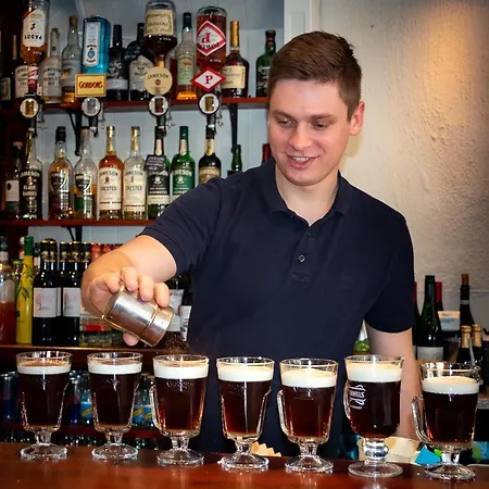 Foley's & Self Catering Homes Гостевой дом Кенмар