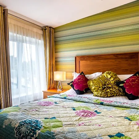 Foley's & Self Catering Homes 3*