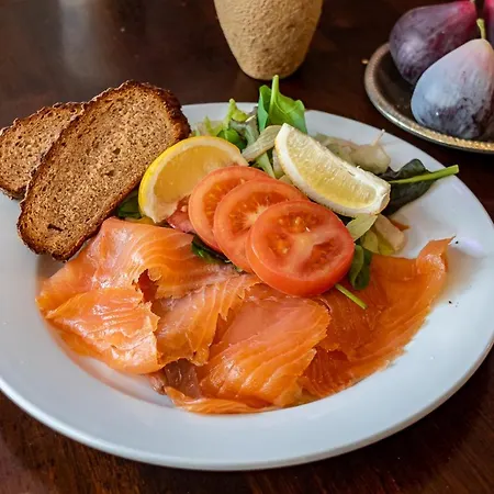 Foley's & Self Catering Homes Гостевой дом 3*