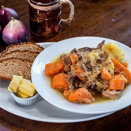 Foley's & Self Catering Homes Гостевой дом Кенмар