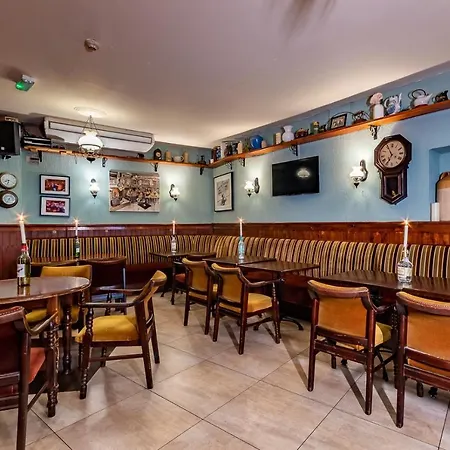 Foley's & Self Catering Homes Гостевой дом Кенмар